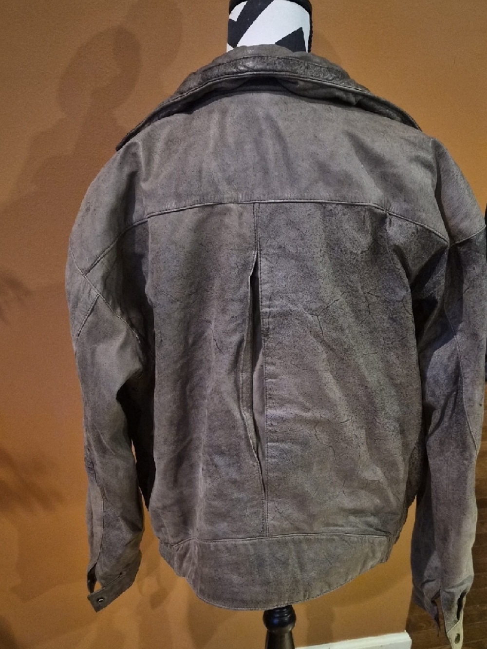 Men's Brown Leather Jacket - Picture 4 of 8